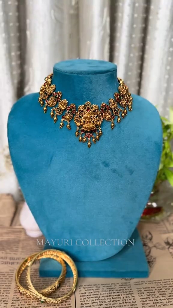 Antique Gold-Tone Choker Necklace Set with Jhumka