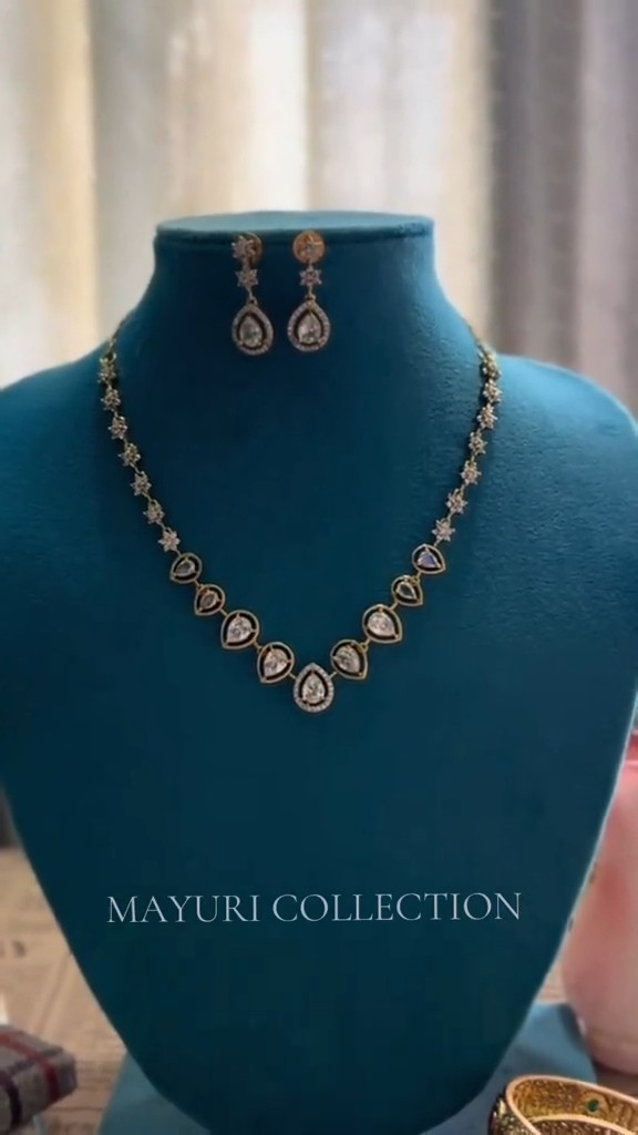 Gold-Tone Teardrop Stone Necklace Set with Matching Earrings - Image 2