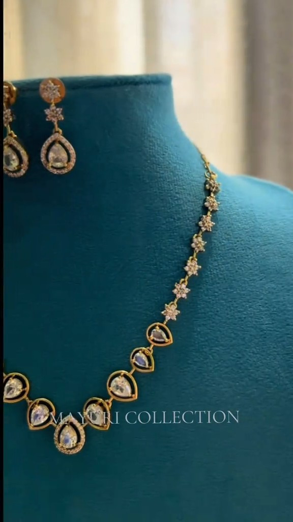 Gold-Tone Teardrop Stone Necklace Set with Matching Earrings - Image 3