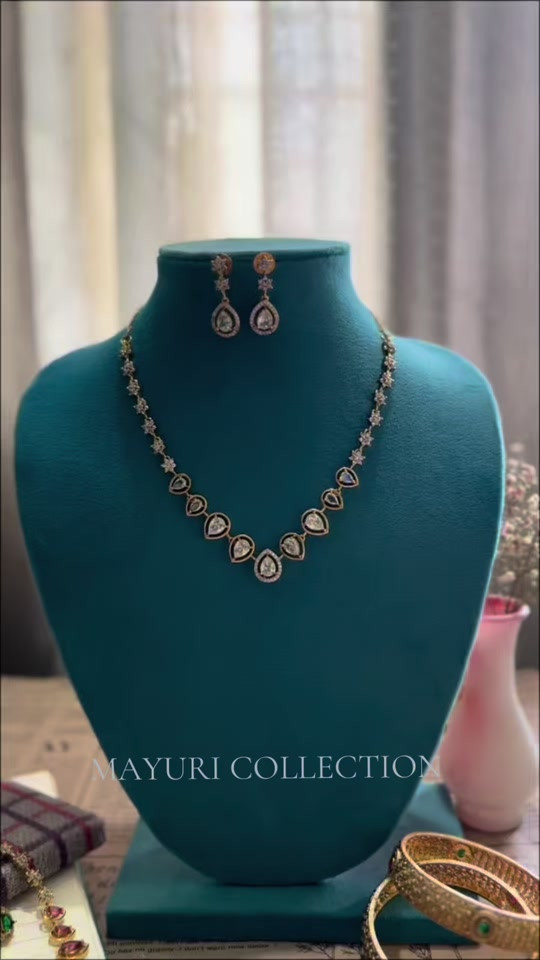 Gold-Tone Teardrop Stone Necklace Set with Matching Earrings - Image 5