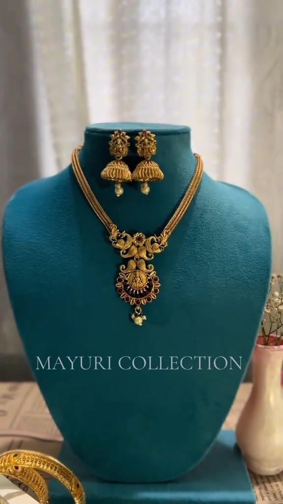 Gold-Tone Antique-Style Necklace Set with Jhumka Earrings - Image 2